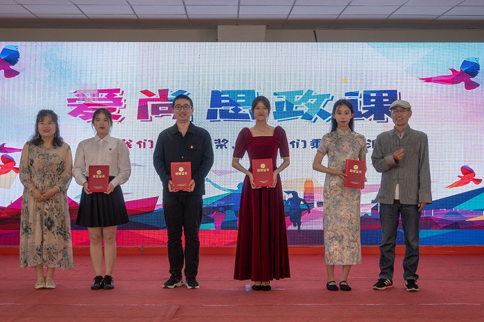 一等奖颁奖.jpg 一等奖颁奖.jpg